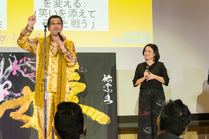 UN Women Regional Director Miwa Kato, introduces PIKTOTARO before the premier of his new song. Photo: UN Women/STORY CO., LTD