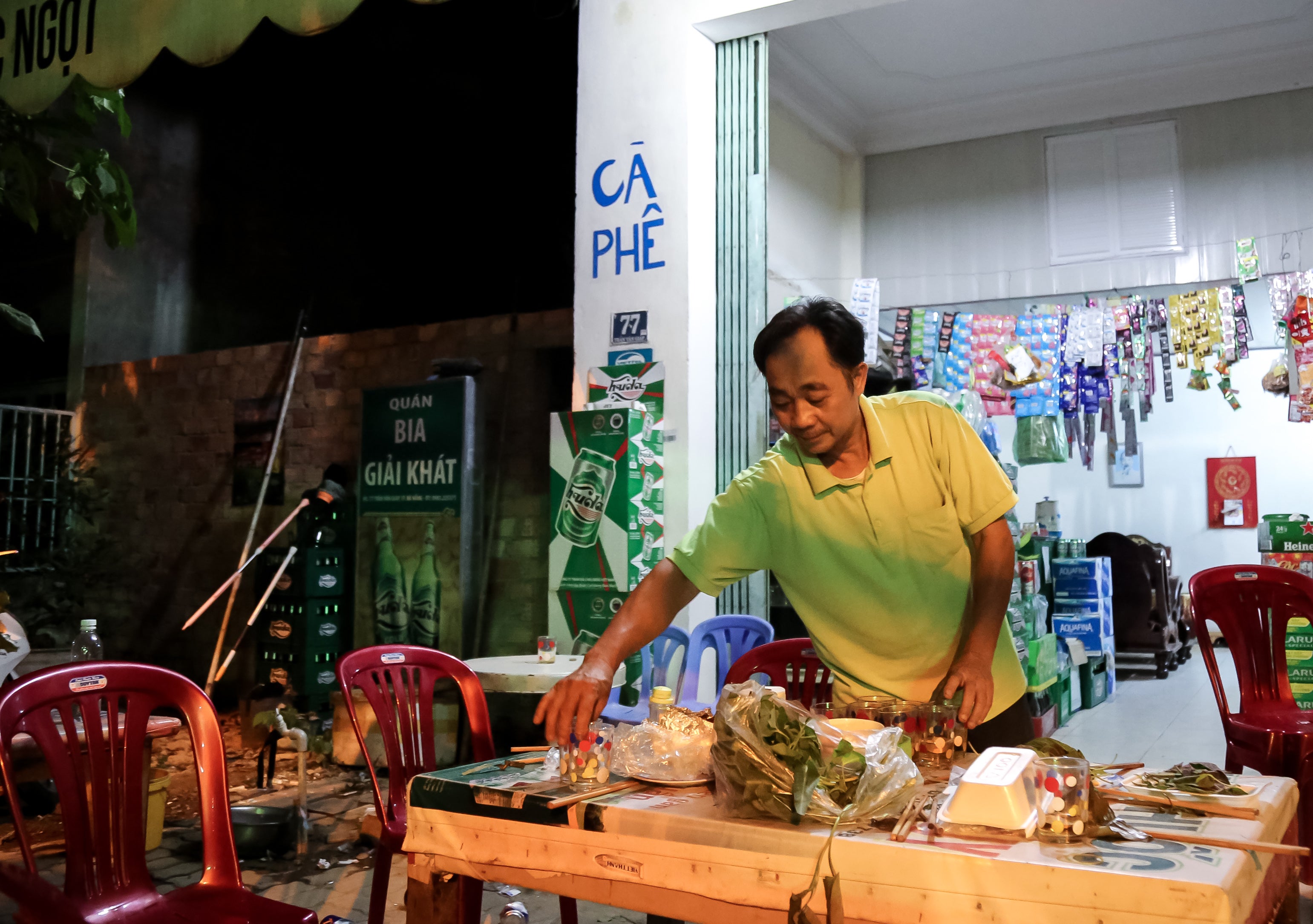 Coi cleans the table after the group of men leave. Photo: UN Women/Thao Hoang