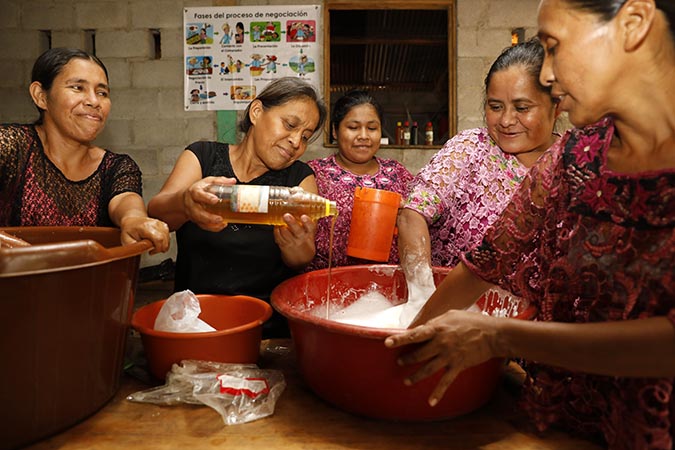 Women from Aldea Campur, in Alta Verapaz, market and package their own shampoo, earning extra income for themselves and for their families. Photo: UN Women/Ryan Brown