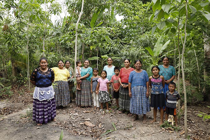 Women of Puente Viejo, a small indigenous community across the Polochic and Malazas rivers, pose for a photo. Photo: UN Women/Ryan Brown