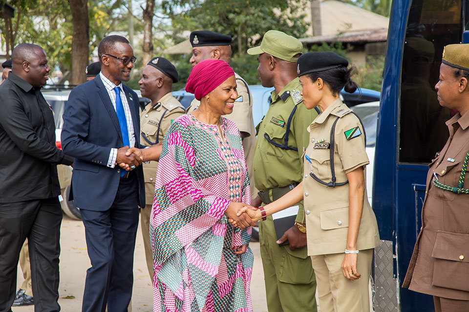 UN Women Executive Director Phumzile Mlambo-Ngcuka meets members of the Tanzania Police Female Network. Photo: UN Women/Neema Muunga