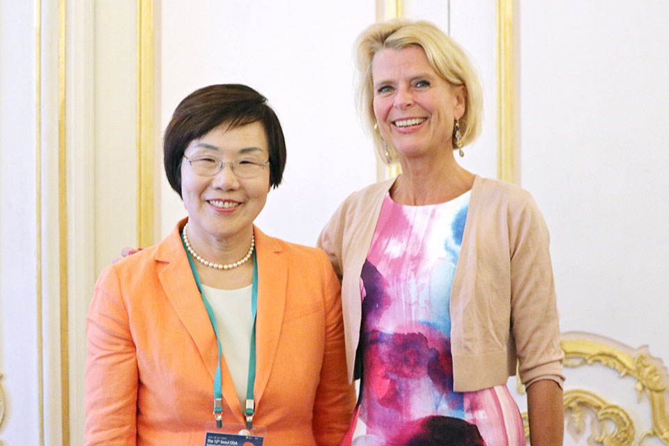 UN Women Deputy Executive Director Åsa Regnér with President of Korea International Cooperation Agency Mikyung Lee. Photo: UN Women/Younghwa Choi