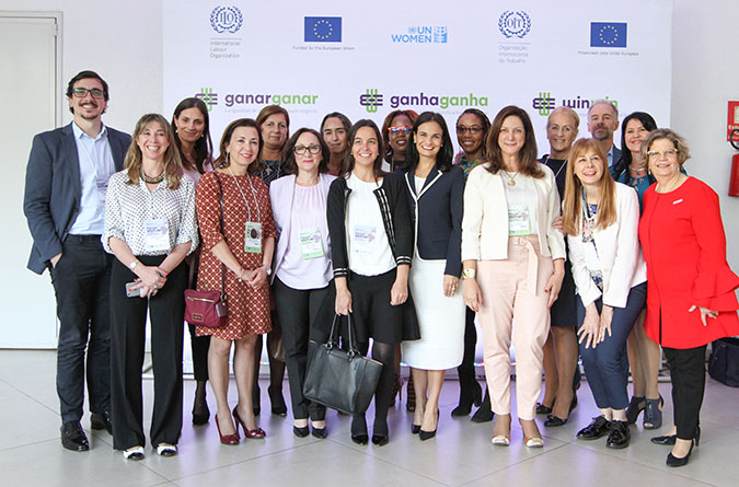 Participants of the 2018 WEPs Forum, including Vice President and Chancellor of Panama, Isabel de Saint Malo de Alvarado; Regional Director of UN Women for the Americas and the Caribbean, Luiza Carvalho; Representative of UN Women Brazil, Nadine Gasman and delegations of the six countries where Win-Win Programme is being implemented. Photo: UN Women Brazil/Angela Rezé