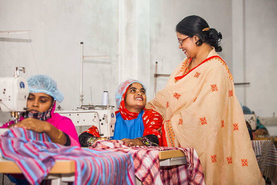 Parveen Akter, owner of Glamour Boutique and Training Center, grooms budding workers at her training center at Ghop Nawapara Road in Jessore. Photo: UN Women/Fahad Kaizer