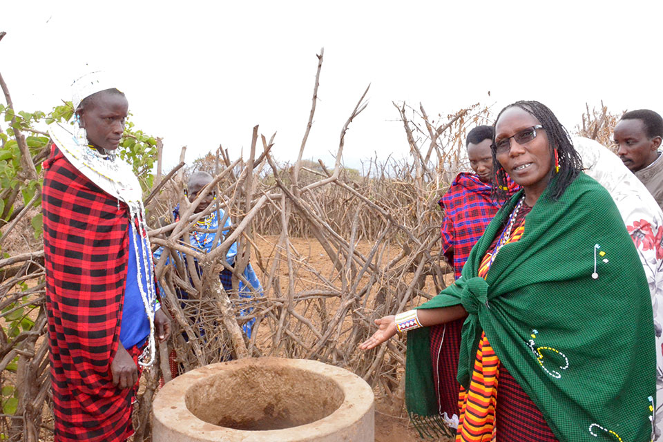 PWC Executive Director, Maanda Ngootiko (right) explains how rural women like Nooretet Lenchoe (left) are making a difference in the fight against climate change by using cleaner fuel for cooking. Photo: UN Women/ Tsitsi Matope