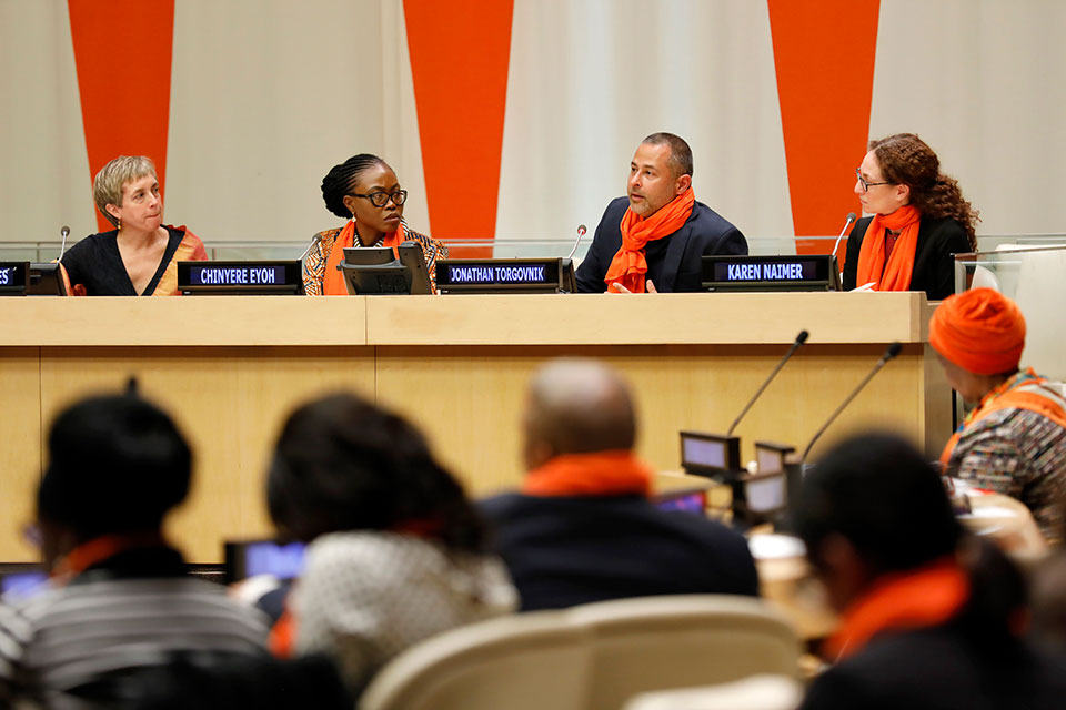 Photographer Jonathan Torgovnik speaks during the official UN commemoration of the International Day for the Elimination of Violence against Women on 25 November in New York. Photo: UN Women/Ryan Brown