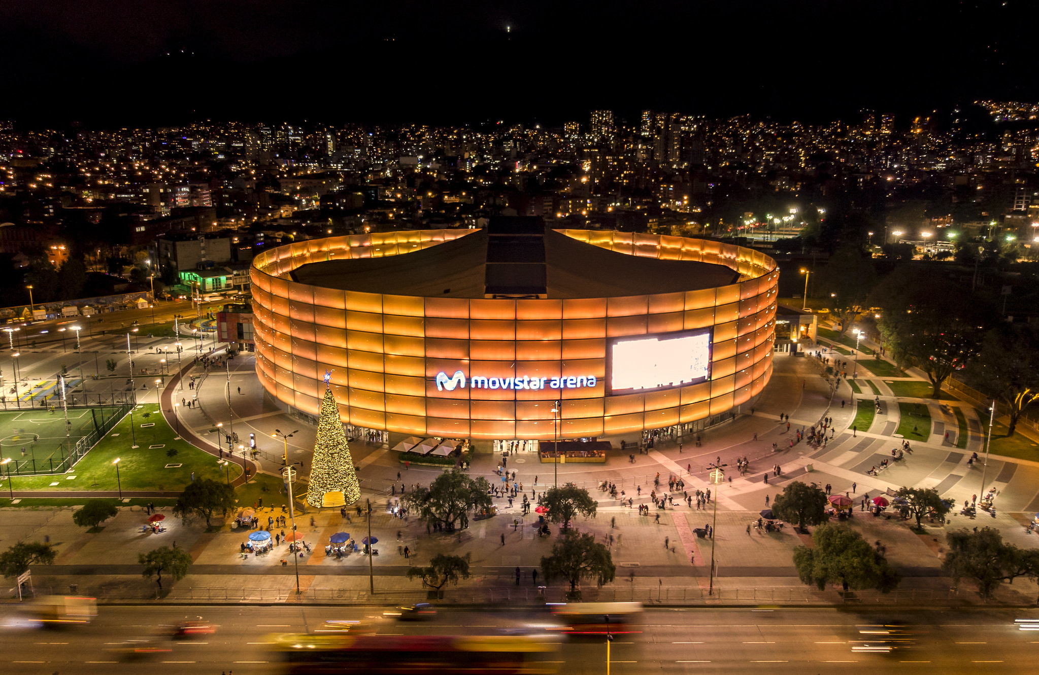 Movistar Arena, the most important and modern indoor event arena in Bogotá, lighted up in orange to commemorate the International Day for the Elimination of Violence against Women. Photo: UN Women/Juan Camilo Arias