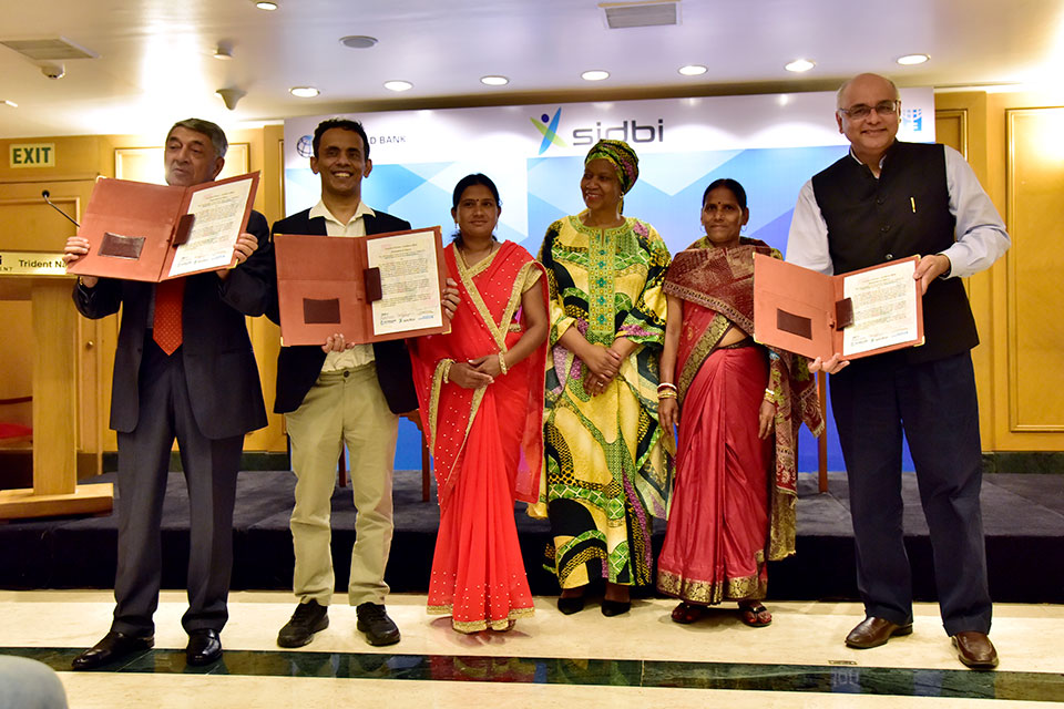 SIDBI, World Bank India, and UN Women India’s Business Sector Advisory Council signed a Declaration of Interest to float the Women’s Livelihood Bond, aimed at helping India’s rural women to achieve their economic rights. Photo: UN Women/Sarabjeet Dhillon