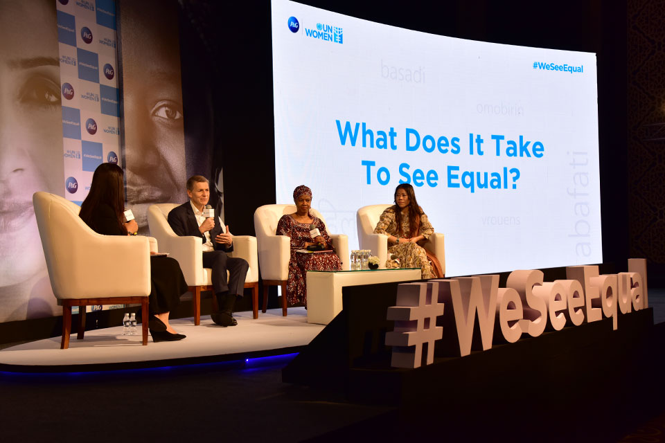 UN Women Executive Director Phumzile Mlambo-Ngcuka, Chief Brand Officer, P&G, Marc Pritchard, Indian Olympic Boxer and 6 time World Amateur Boxing champion, Mary Kom, in a discussion with Shruti Mishra, Anchor, CNBC-TV 18, during a panel on ‘What does it take to see equal?’ at the #WeSeeEqual Summit, co-hosted by P&G and UN Women in Mumbai. Credits: UN Women/ Sarabjeet Dhillon