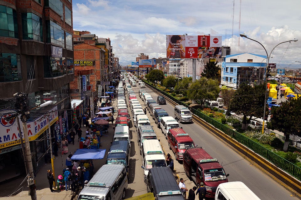 Una carretera en El Alto, Bolivia.  Foto: ONU Mujeres