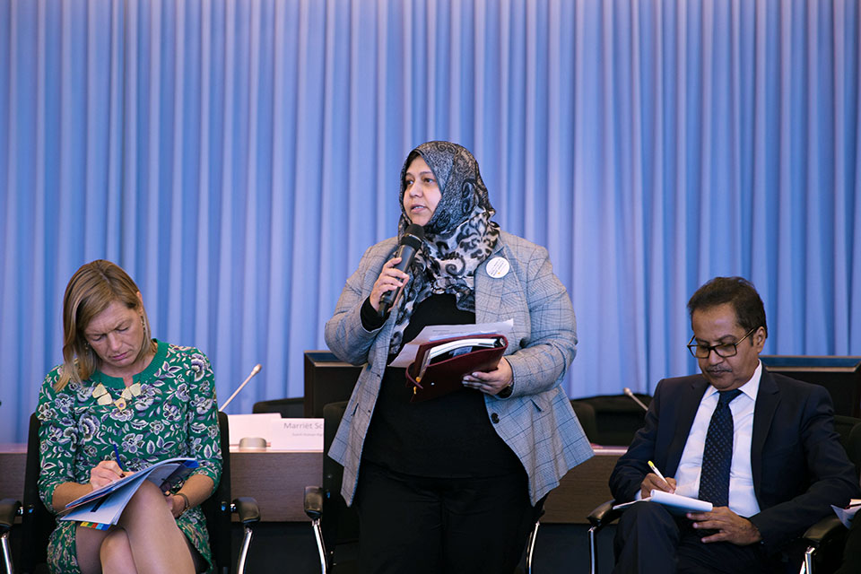 Muna Luqman speaks at the event, “Yemeni women’s leadership in the peace process, humanitarian space and beyond”. Photo: WILPF/ Charlotte Hooij