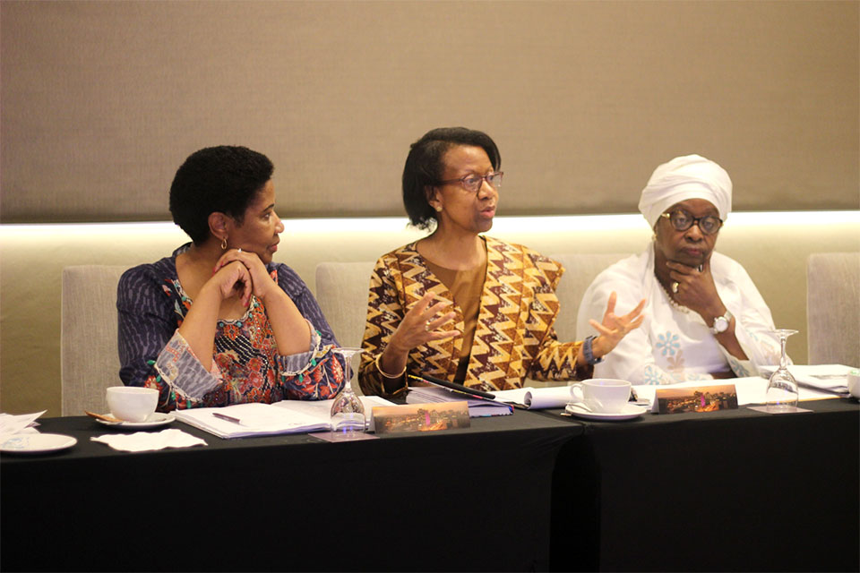 L-R: UN Women Executive Director, Phumzile Mlambo-Ngcuka; UNHCR Namibia Representative Joyce Mends-Cole; African Union Special Envoy on Women, Peace and Security, Bineita Diop at a meeting with women leaders to discuss the formation of a National Chapter of the African Women’s Leadership Network (AWLN) in Namibia. Photo: UN Women