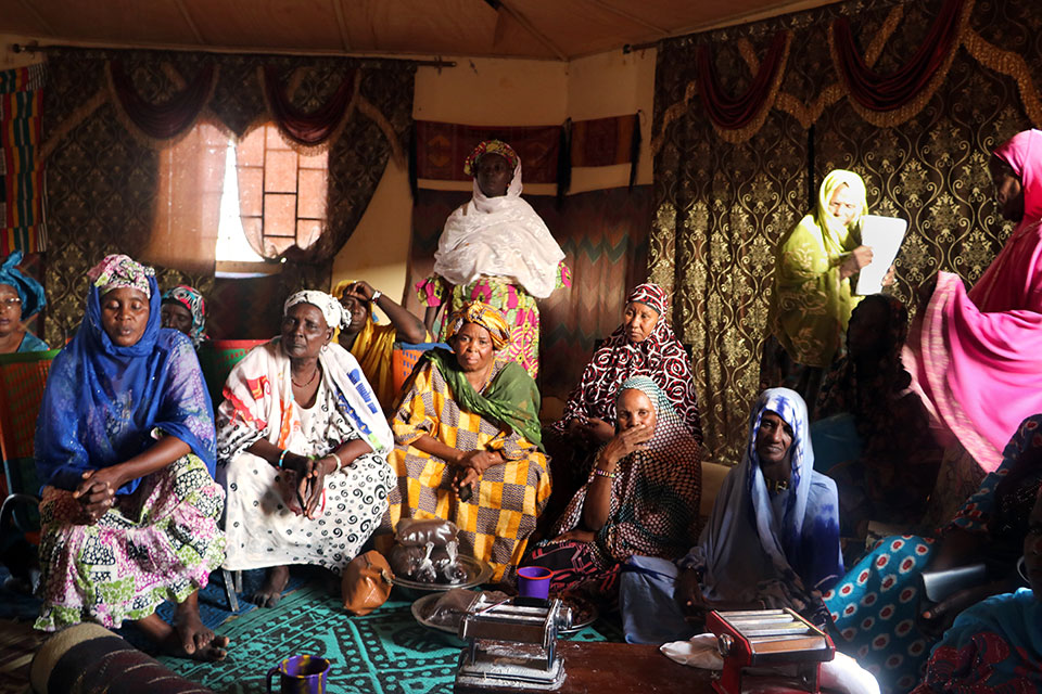 Women from all ethnic groups in Gao and the surrounding villages come together in the Peace Hut. Photo: UN Women/Sandra Kreutzer