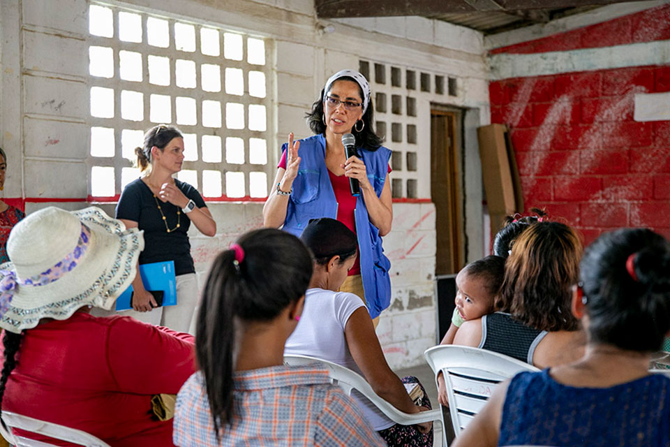 UN Women is working to spread information on services for survivors of gender-based violence and sexual exploitation among migrant women. Photo: UN Women
