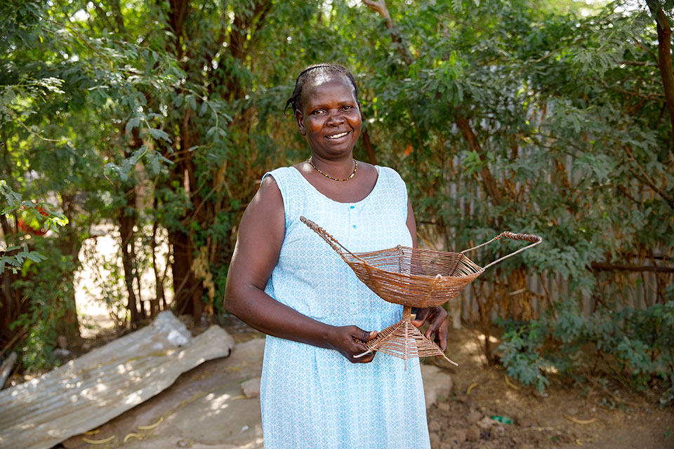 Refika Cornoleus makes eco-friendly wire stoves for the people of Kakuma. Photo: UN Women/Ryan Brown