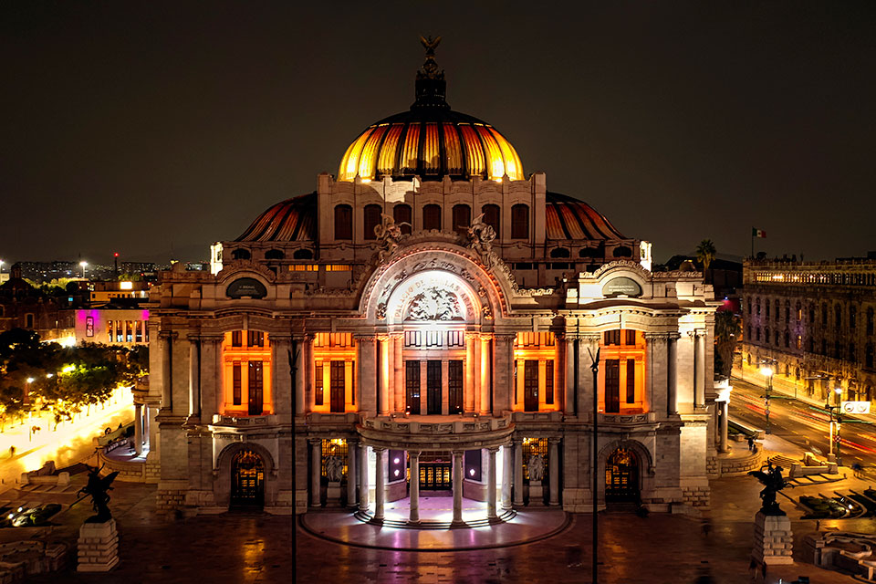 The Mexican Palace of Fine Arts in Mexico City glowed orange for the 16 Days of Activism against Gender-Based Violence. Photo: UN Women/Ariel Silva