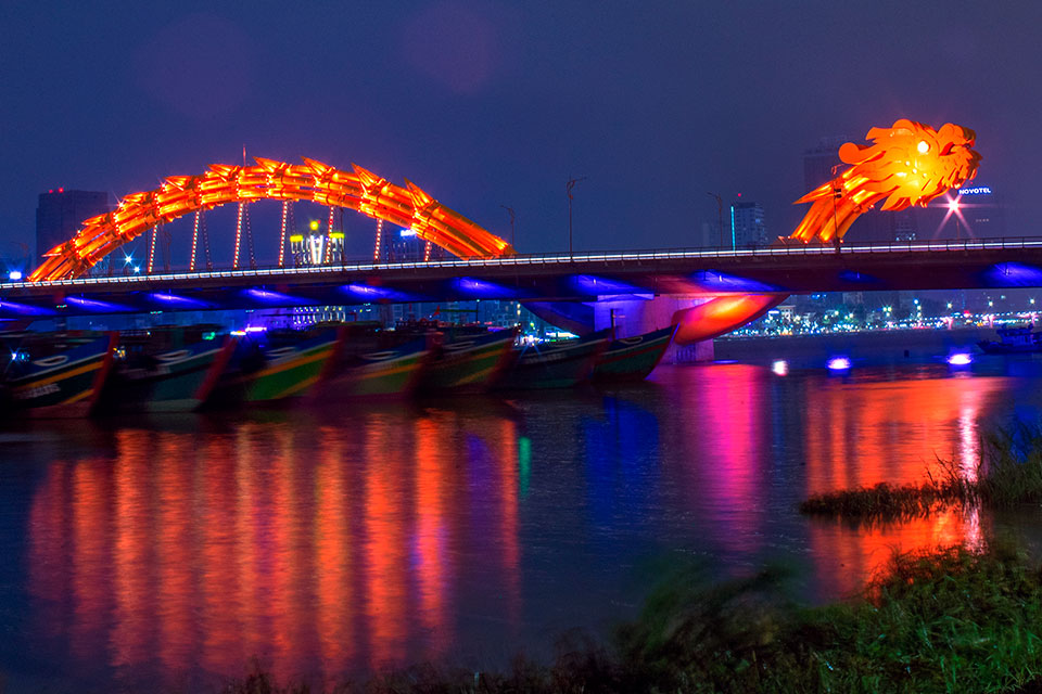 The Dragon Bridge Da Nang, Viet Nam is illuminated in orange for one hour every night from 28 November to 15 December. Photo: UN Women/Ngoc Vo