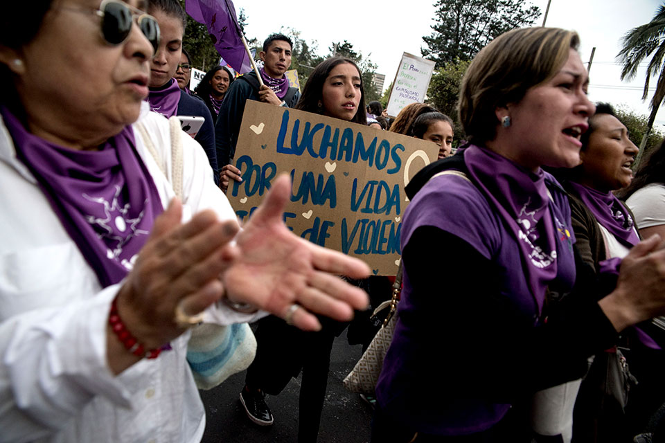 Activists, social leaders, organizations, women and men gather in El Ejido Park in Quito Ecuador to participate in the "Vivas nos Queremos” march protesting violence against women and girls. Photo: UN Women/Johis Alarcón