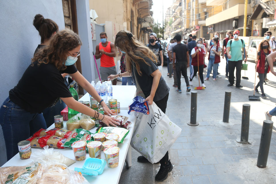 Young people distribute essential food to families in the Gemmayze neighborhood, Beirut on August 6, 2020. Photo: Dar Al Mussawir