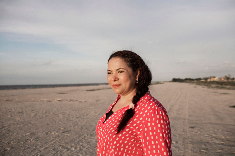 Mayerlin Vergara Perez, pictured on the beach in Riohacha, La Guajira, Colombia.Photo: UNHCR/Nicolo Filippo Rosso