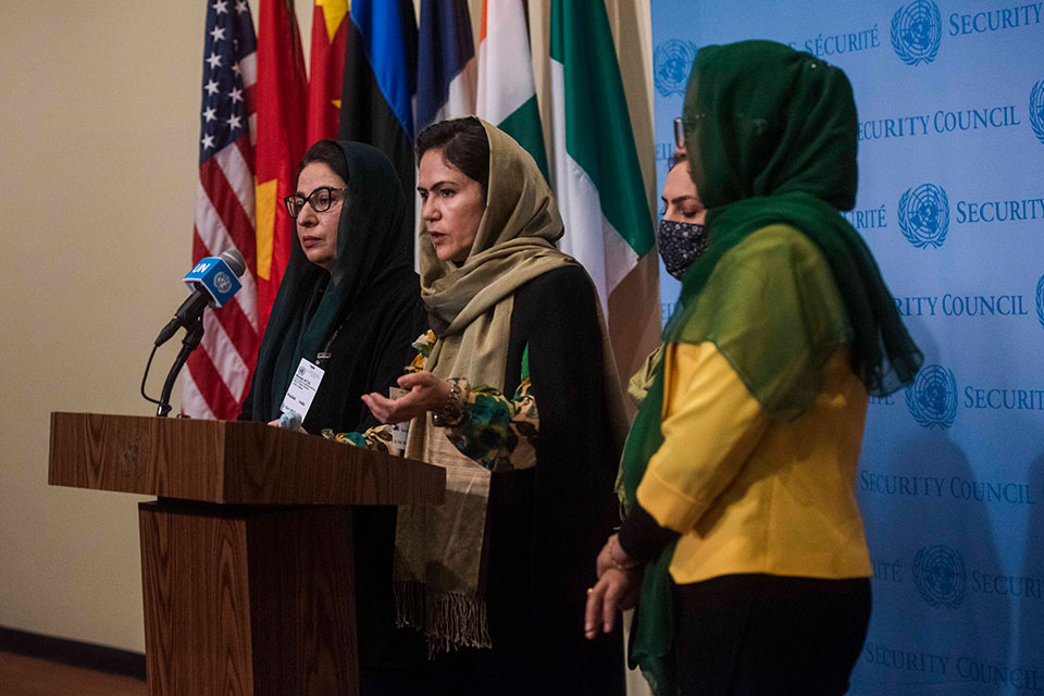 Afghan women leaders and human rights defenders speak to press outside of the UN Security Council chambers on Thursday 21 October 2021.  Pictured from left to right: Asila Wardak, Fawzia Koofi (speaking), Anisa Shaheed, Naheed Farid.  Photo: UN Women/ Amanda Voisard