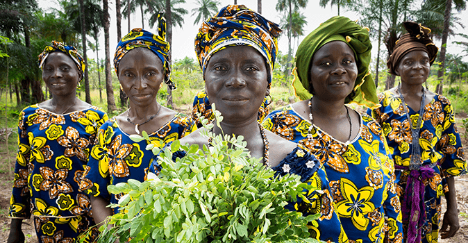 Mujeres empresarias apoyadas por un beneficiario del Fondo para la igualdad de género: Partenariat Recherche-Environnement-Médias, Guinea. Foto: ONU Mujeres/Joe Saade y Ghinwa Daher.