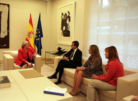 La Directora Ejecutiva de ONU Mujeres Michelle Bachelet se reúne con el Presidente del Gobierno José Luís Rodríguez Zapatero, en el que participaron también Trinidad Jiménez, Ministra de Asuntos Exteriores y Cooperación, y Leire Pajín Iraola, Ministra de Sanidad, Política Social e Igualdad. Madrid, 30 de mayo de 2011. La Directora Ejecutiva de ONU Mujeres Michelle Bachelet se reúne con el Presidente del Gobierno José Luís Rodríguez Zapatero, en el que participaron también Trinidad Jiménez, Ministra de Asuntos Exteriores y Cooperación, y Leire Pajín Iraola, Ministra de Sanidad, Política Social e Igualdad. Madrid, 30 de mayo de 2011.