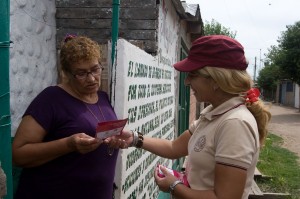 Fabiana Benvino, a guardia, does street outreach for Safe Cities Programme, Rosario, Argentina.