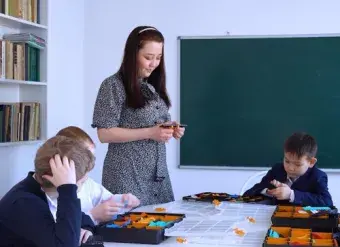 After receiving training at one of the WEDCs, Perizat Inkarbayeva's project to teach robotics and neurotechnology got a boost. Photo: UN Women Kazakhstan