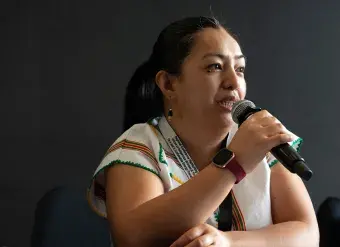 Robie Halip, lors de la « Conférence régionale mettant en avant les voix des femmes et des jeunes autochtones pour une transition énergétique juste et durable » coorganisée en septembre 2024 par ONU Femmes à Bangkok en Thaïlande. Photo : avec l’aimable autorisation du Partenariat pour une énergie juste avec les peuples autochtones (Right Energy Partnership with Indigenous Peoples) 