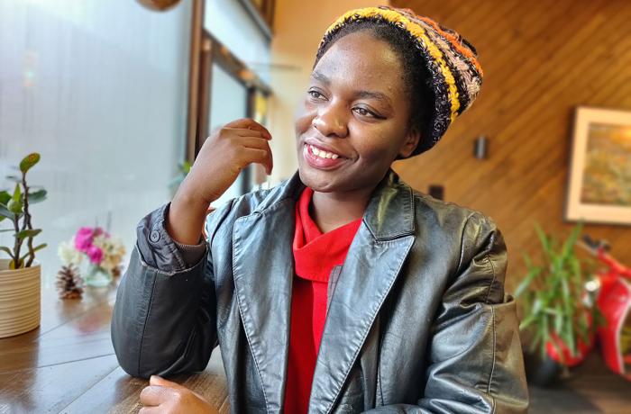 Esther Mwema est une jeune zambienne de 28 ans, spécialiste des inégalités numériques et fondatrice de Digital Grassroots. Photo gracieuseté d’Esther Mwema.