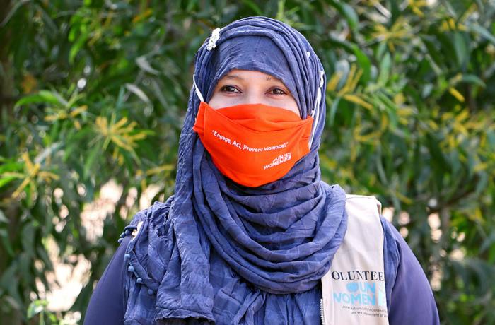 Minara poses for a photo, wearing her protective face mask. Photo: UN Women/Mahmudul Karim